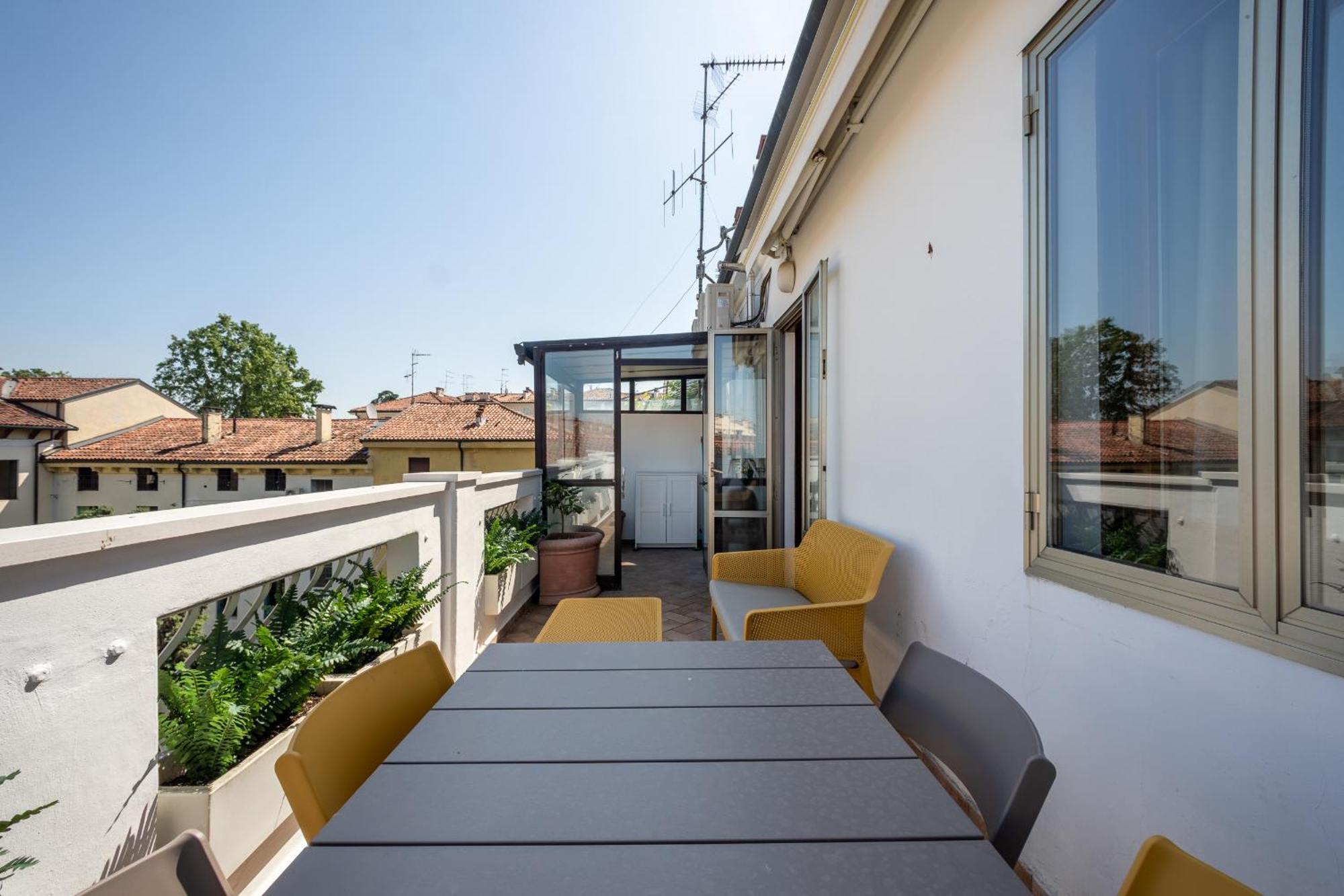 San Michele Modern Apartment - Con Balcone! Vicenza Luaran gambar